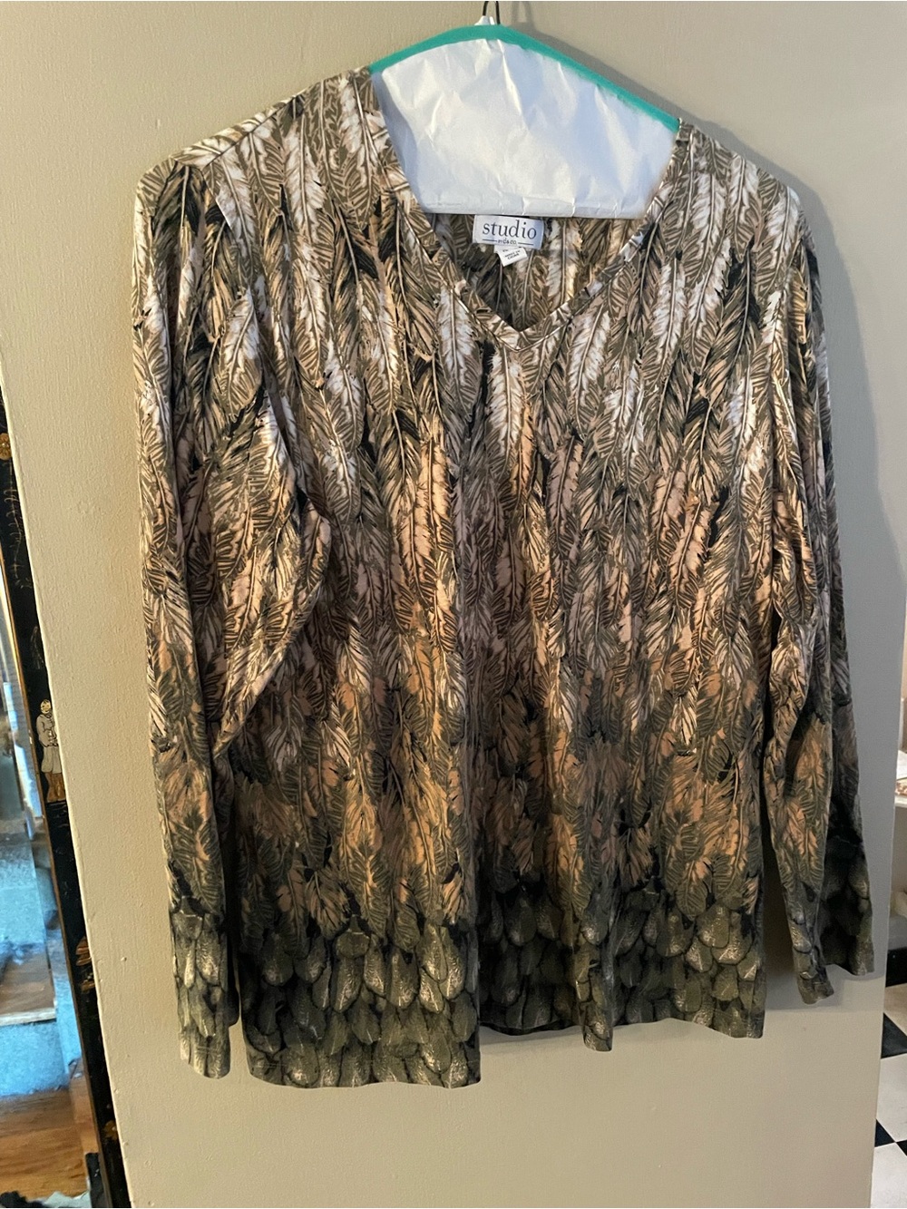 Studio Metallic Feather-Print Long Sleeve Top in Gold and Green